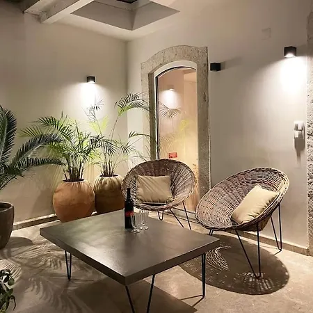 Daire Charming Lapa With A Private Patio Lisboa