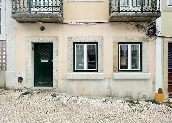Charming Lapa With A Private Patio * Lisboa